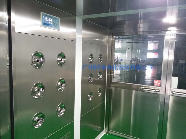 雙開(kāi)門貨淋室工作區(qū)配智能控制器,方便人員使用操作。
