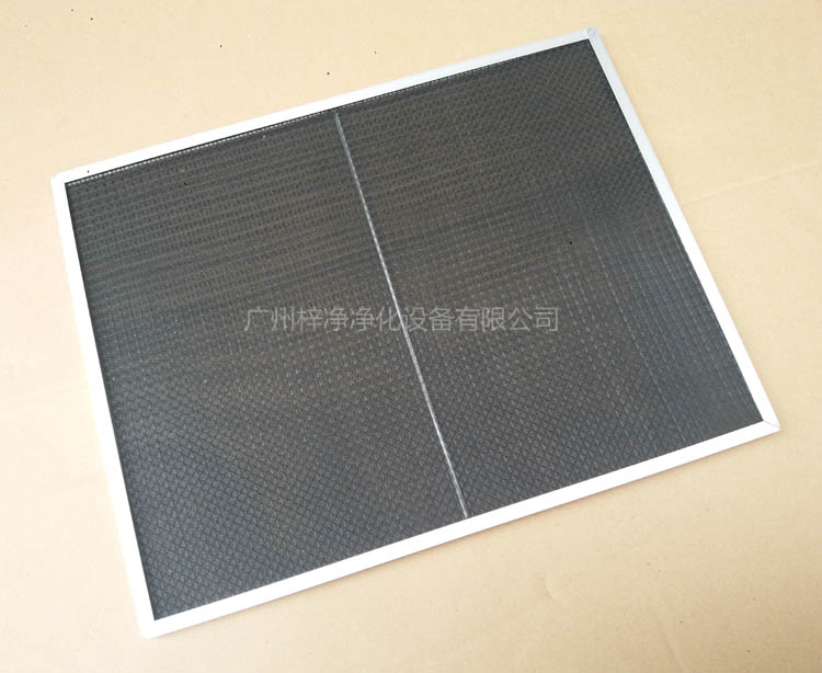 尼龍網初效過濾器骨架采用直徑為6mm的鐵絲焊接處理,目的防止過濾器變形。