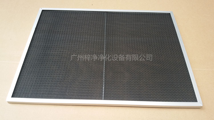 尼龍網初效過濾器骨架采用直徑為6mm的鐵絲焊接處理,目的防止過濾器變形。